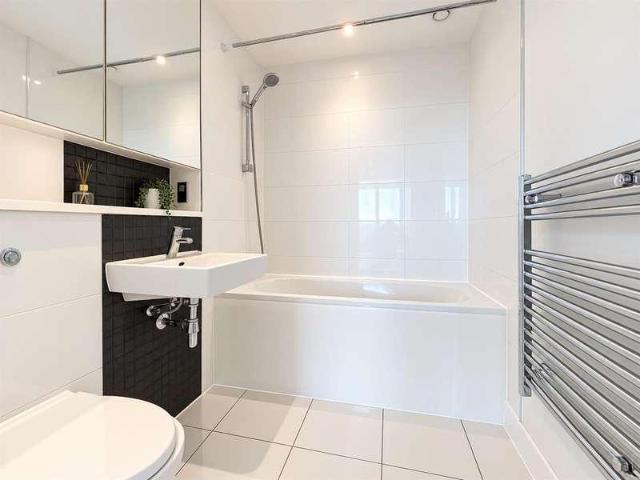 Flat for sale in The Image, Pouchen End