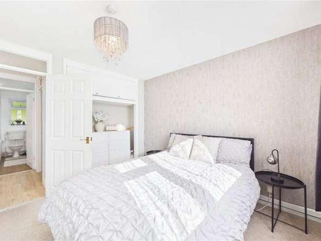 Flat for sale in London Borough of Croydon, Greater London