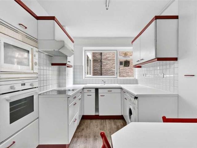 Flat for sale in Blackhills, Surrey