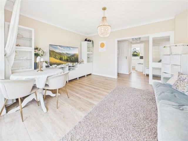Flat for sale in Ashley Park, Surrey