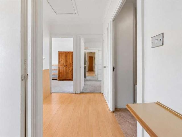 Flat for sale in Millwall, Greater London