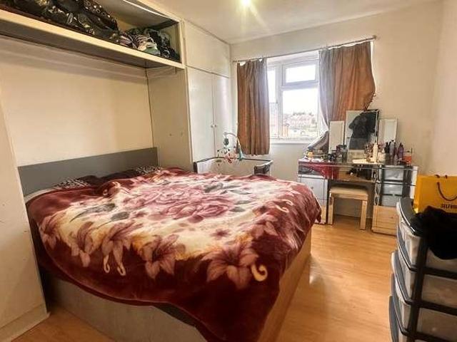 Flat for sale in London Borough of Hounslow, Greater London
