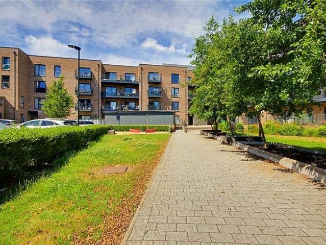 Flat for sale in Broxbourne, Hertfordshire