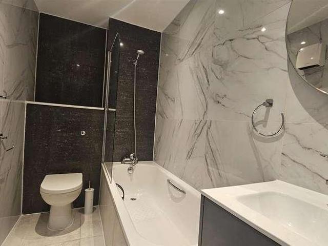 Flat for sale in Bermondsey, Greater London