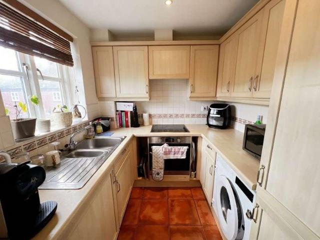 Flat for sale in Cliff Hill, Green Close