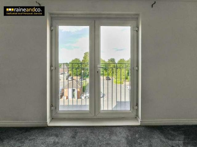 Flat for sale in Hatfield, Fretherne