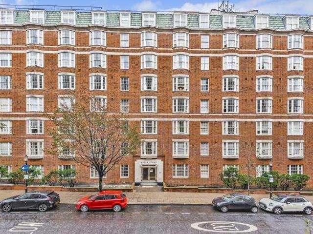 Flat for sale in Bayswater, Greater London