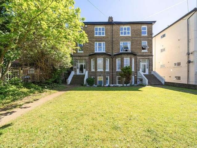 Flat for sale in London Borough of Croydon, Greater London