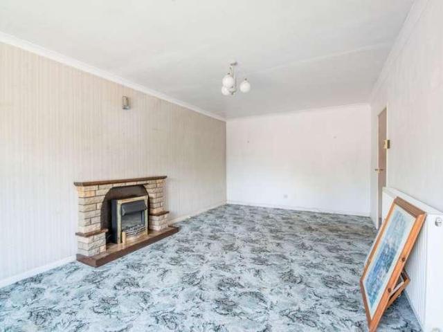 Flat for sale in Cottingley, West Yorkshire