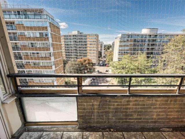 Flat for sale in Churchill Gardens Estate, Greater London
