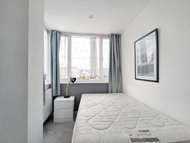 Flat for sale in West Drayton, Yiewsley