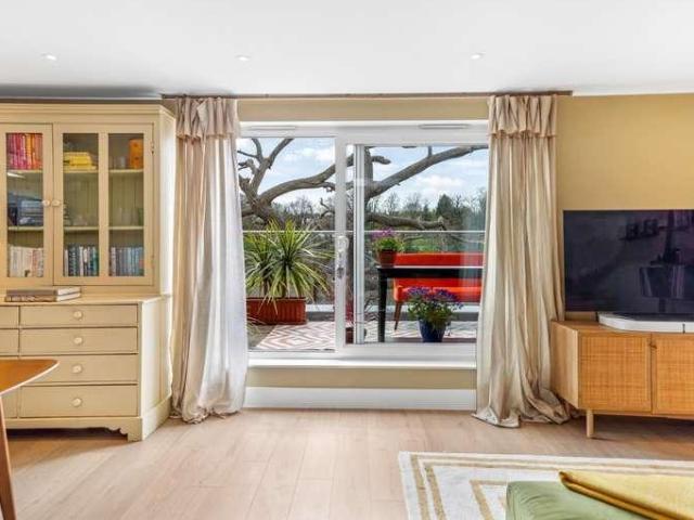 Flat for sale in London Borough of Croydon, Upper Norwood