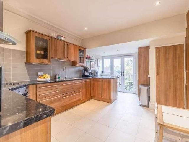 Flat for sale in Datchet