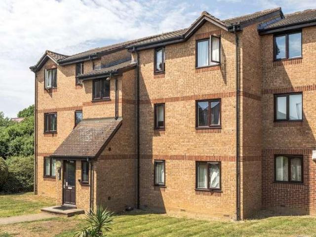 Flat for sale in London Borough of Lewisham, Greater London