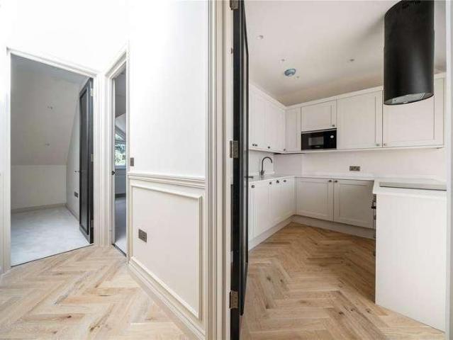 Flat for sale in London Borough of Ealing, Greater London