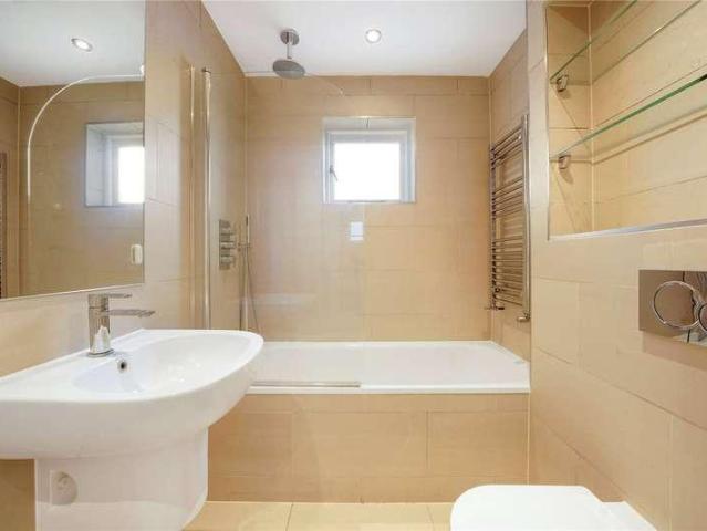 Flat for sale in Tufnell Park, Greater London