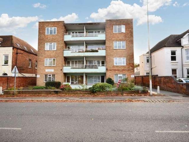Flat for sale in Folkestone