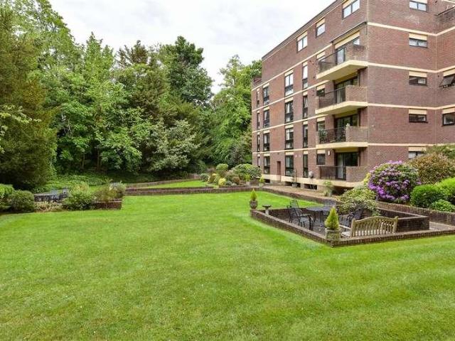 Flat for sale in Woodcote, Epsom