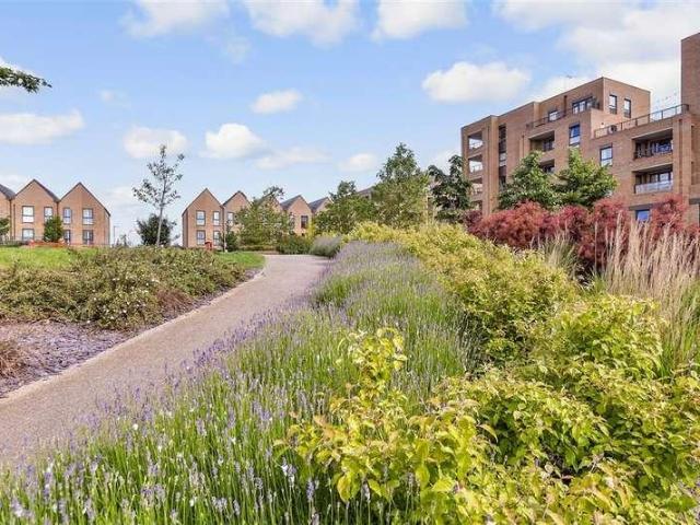 Flat for sale in Hackbridge, Greater London