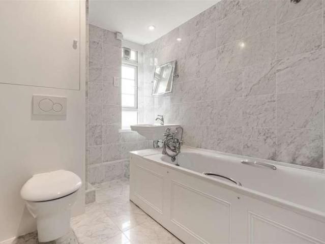 Flat for sale in Westminster, Greater London