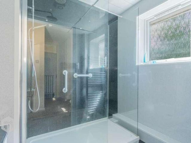 Flat for sale in Ladybridge, Lee Bank