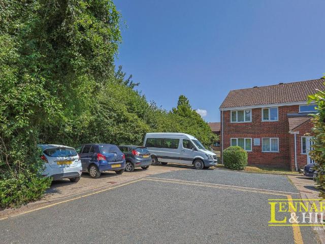 Flat for sale in Grays, Essex