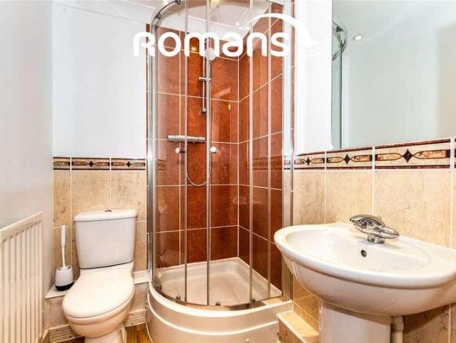 Flat for sale in Windsor, Fifield