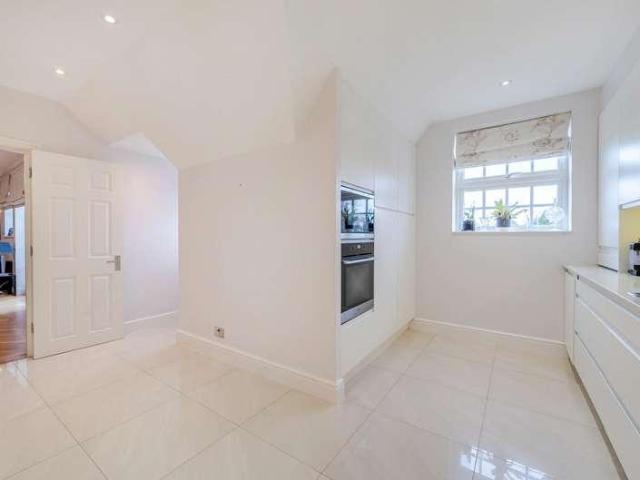 Flat for sale in Little Stanmore, Greater London