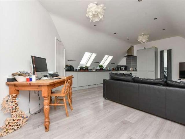 Flat for sale in Greenhill, The Bridge