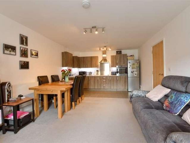 Flat for sale in South Hornchurch, Greater London