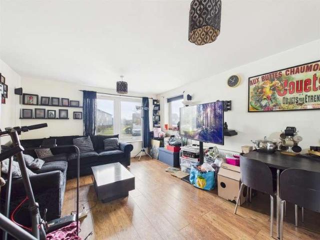 Flat for sale in Monks Orchard, Kent