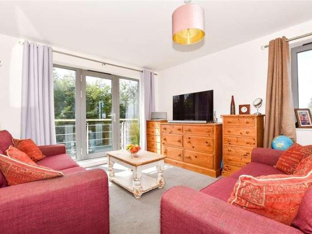 Flat for sale in Midway, Kent