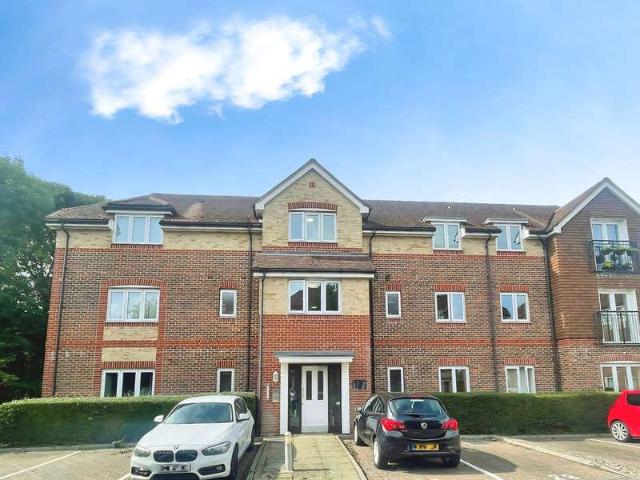 Flat for sale in North Horsham, Horsham