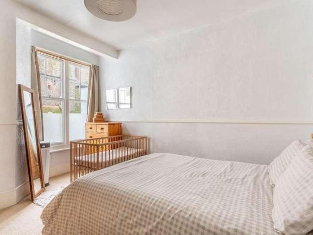 Flat for sale in Round Hill, Brighton & Hove