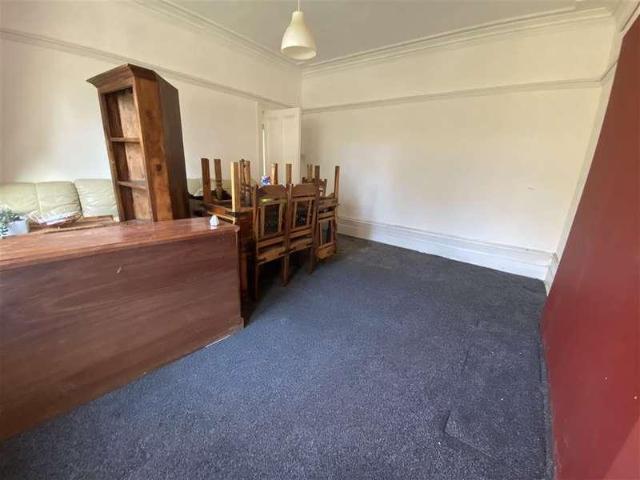 Flat for sale in Hillview, Surrey