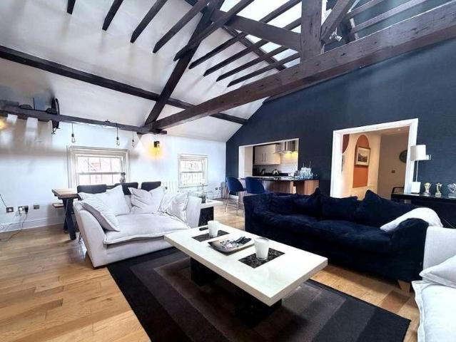 Flat for sale in Woodloes Park, Green Close