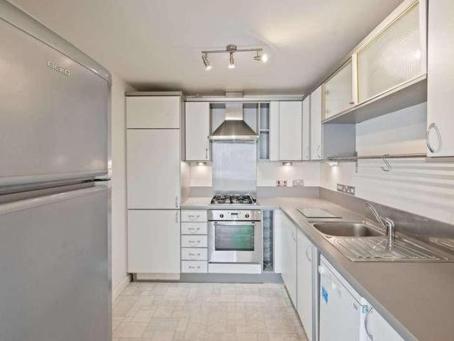 Flat for sale in Leith Links, Leith