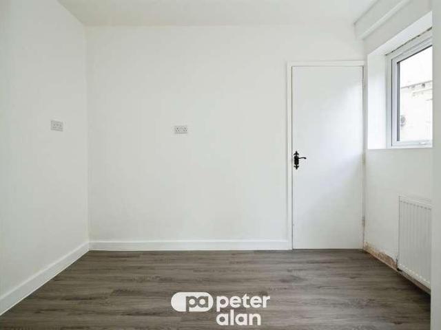 Flat for sale in Plasnewydd, Falcon Lodge