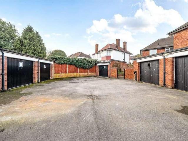 Flat for sale in London Borough of Ealing, Park Royal