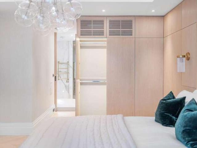 Flat for sale in East Marylebone, Marylebone