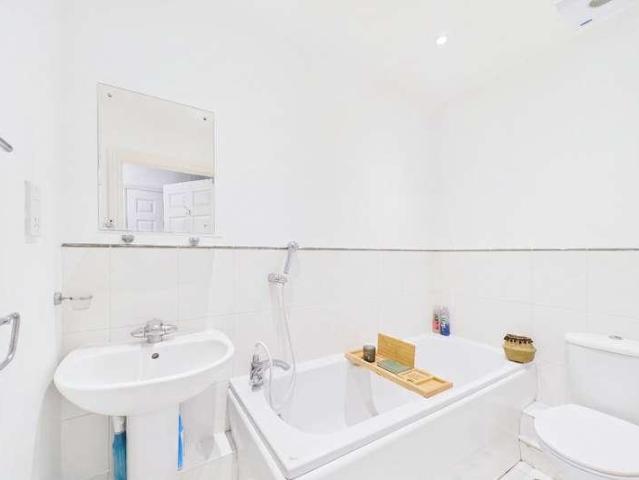 Flat for sale in Winkfield