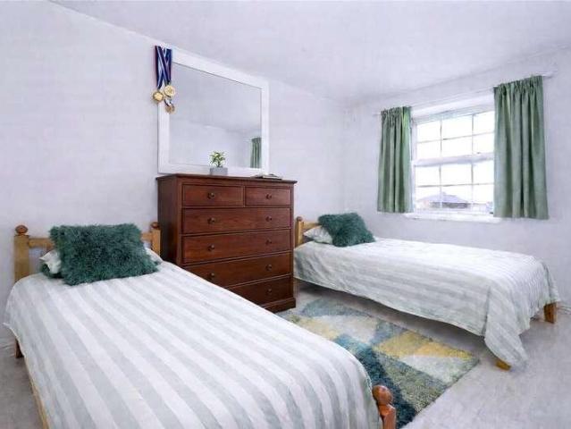 Flat for sale in Clapham, Greater London