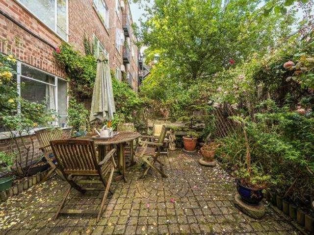 Flat for sale in St. John's Wood, Greater London