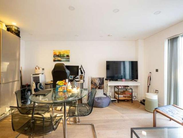 Flat for sale in Kensal Town, Greater London