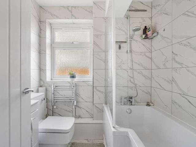 Flat for sale in Lower Halliford, Surrey