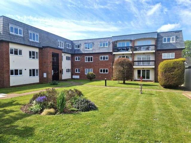 Flat for sale in Withycombe, Budlake