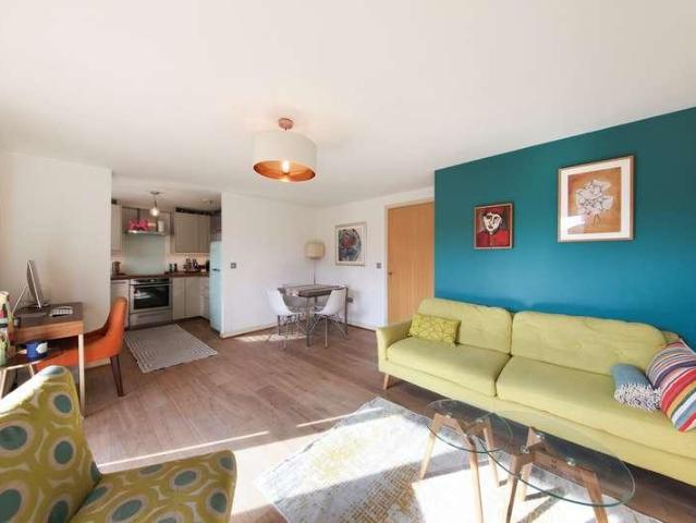 Flat for sale in London Borough of Croydon, Greater London