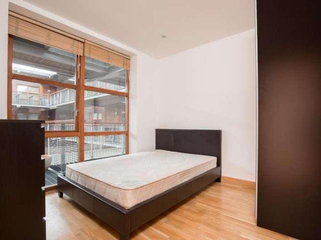 Flat for sale in Brondesbury, Greater London