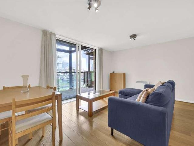 Flat for sale in Ratcliffe, Limehouse