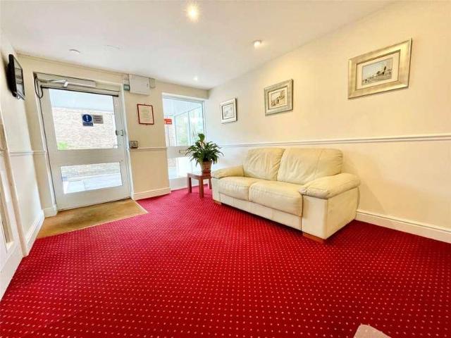 Flat for sale in Alton Barnes, Essex